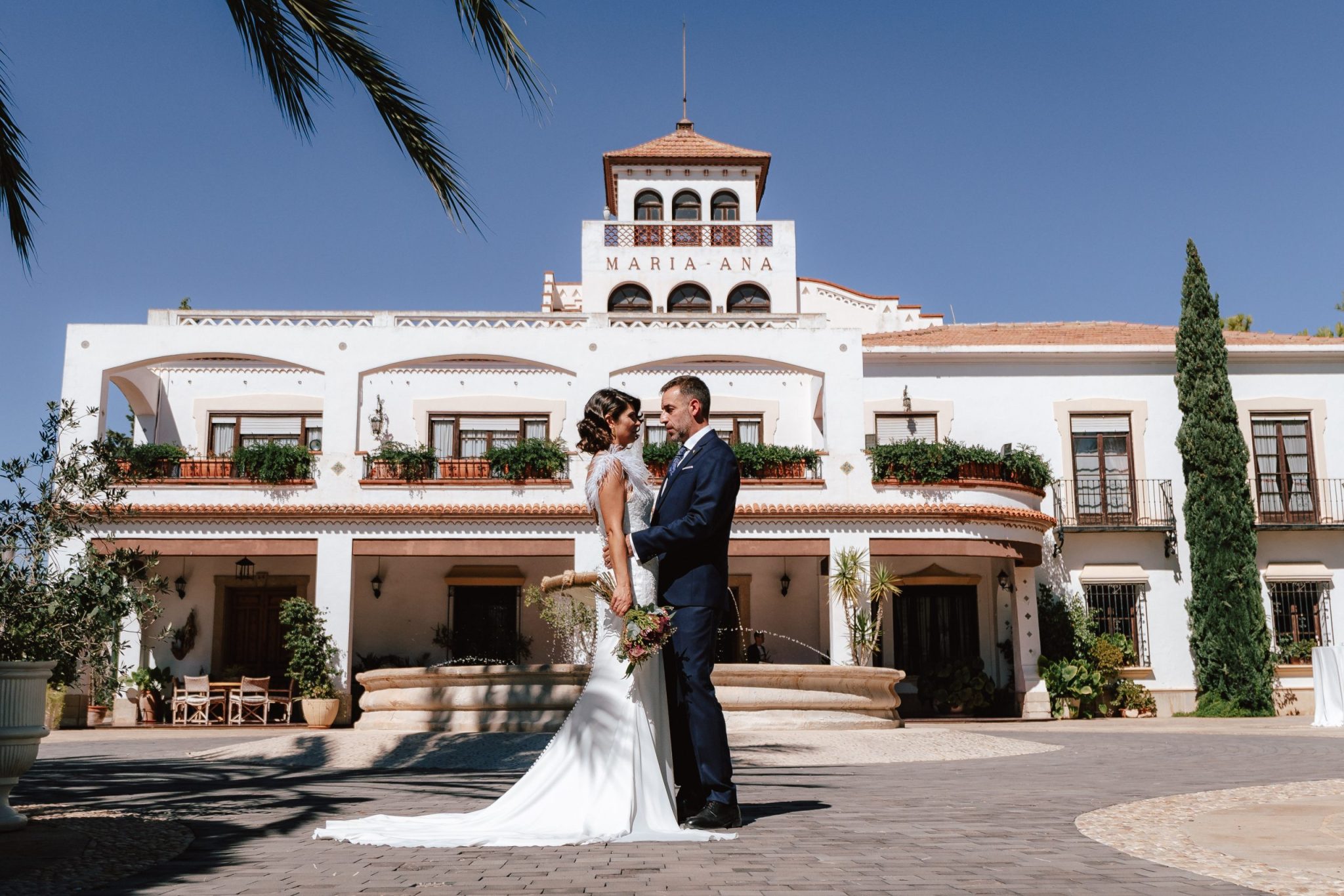Fachada de la casa señorial de Finca María Ana con su torre